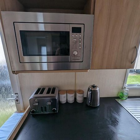 3 Bedroom Caravan, Sleeps 8 Lyons Lido Beach Prestatyn Exterior foto