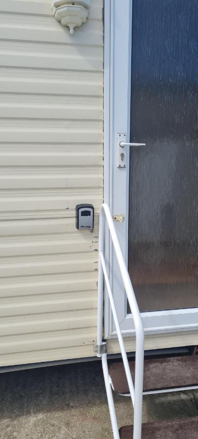 3 Bedroom Caravan, Sleeps 8 Lyons Lido Beach Prestatyn Exterior foto