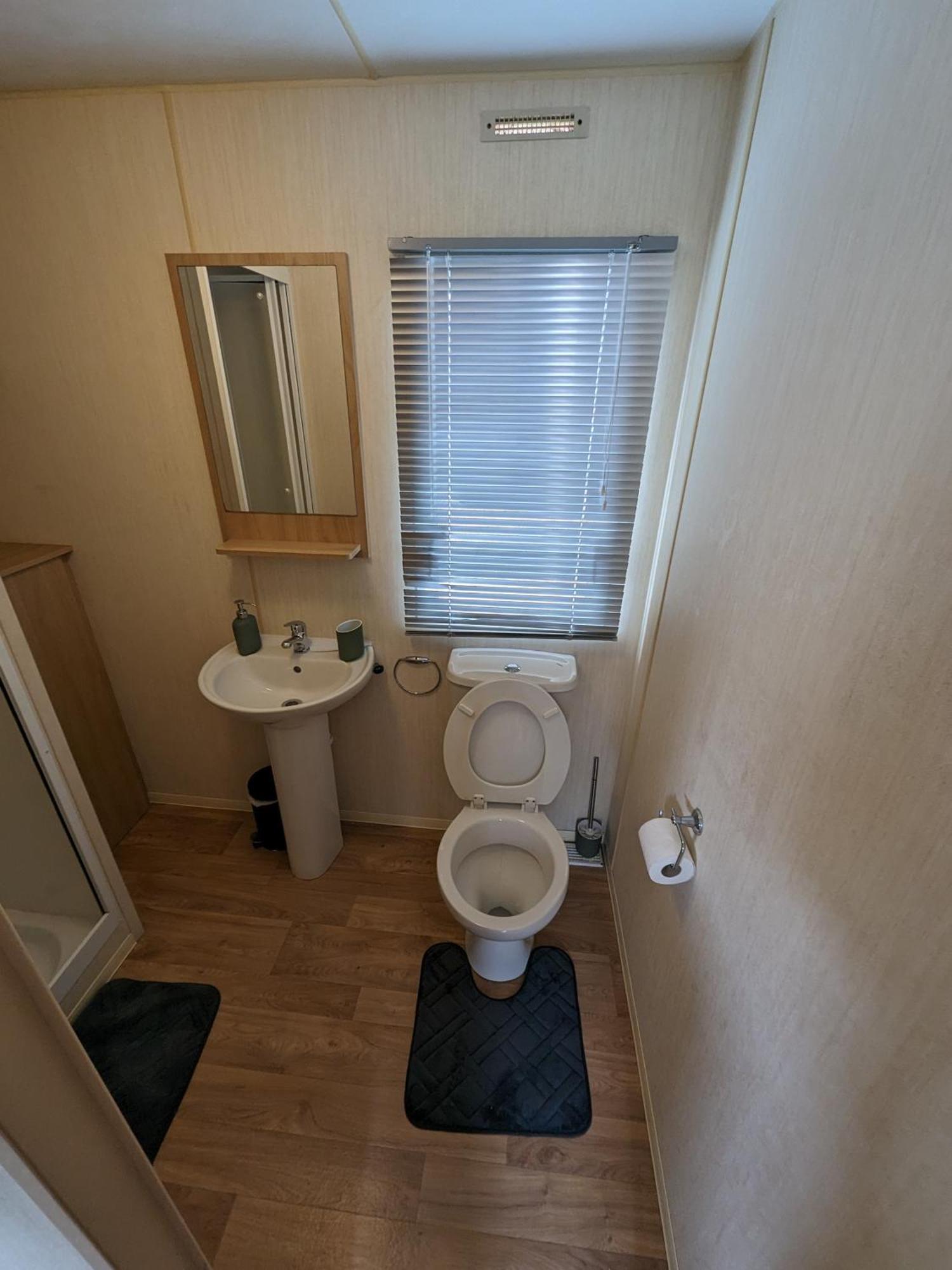 3 Bedroom Caravan, Sleeps 8 Lyons Lido Beach Prestatyn Exterior foto