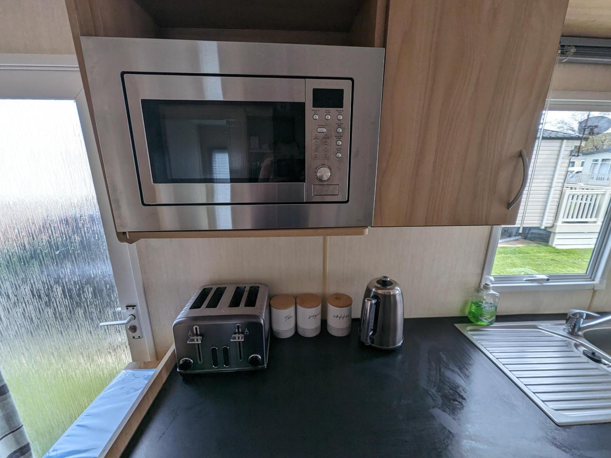 3 Bedroom Caravan, Sleeps 8 Lyons Lido Beach Prestatyn Exterior foto